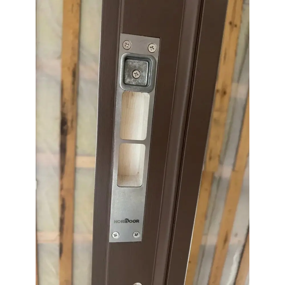Морозостойкая входная утепленная дверь из дерева для коттеджа Grand Wood G7 227x86см правый цвет коричневый RAL 8017 в Чебоксарах — изображение 4