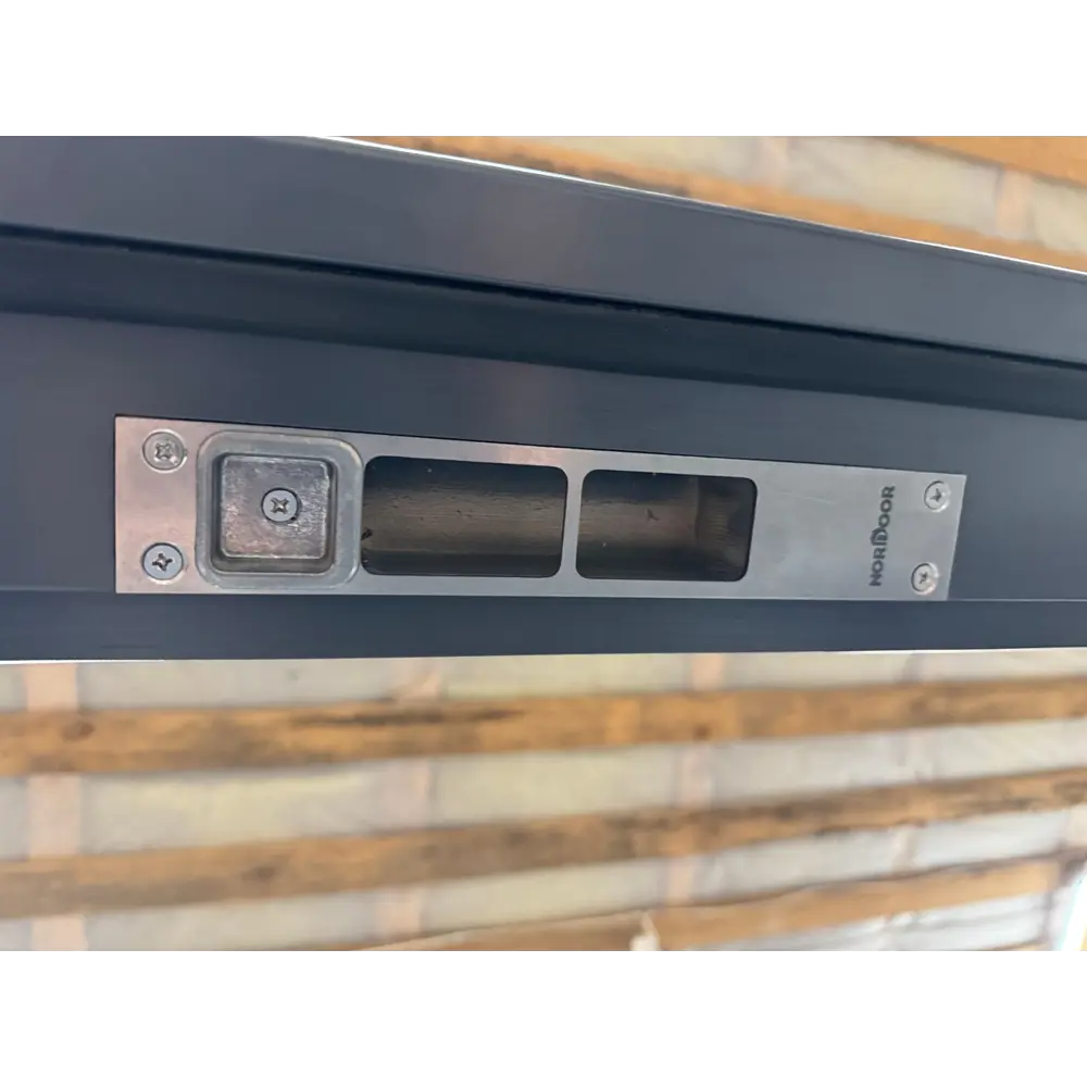 Морозостойкая входная утепленная дверь из дерева для коттеджа Solid Wood S4 207x96см левый цвет серый RAL 7024 в Чебоксарах — изображение 4